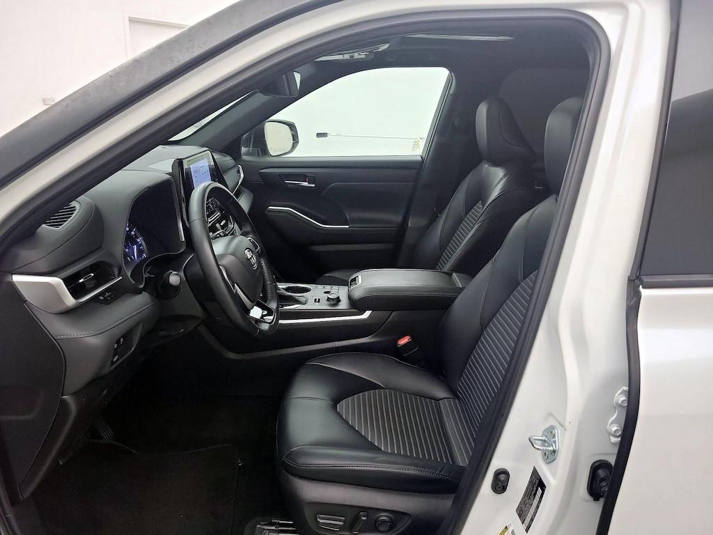used 2023 Toyota Highlander car, priced at $46,998