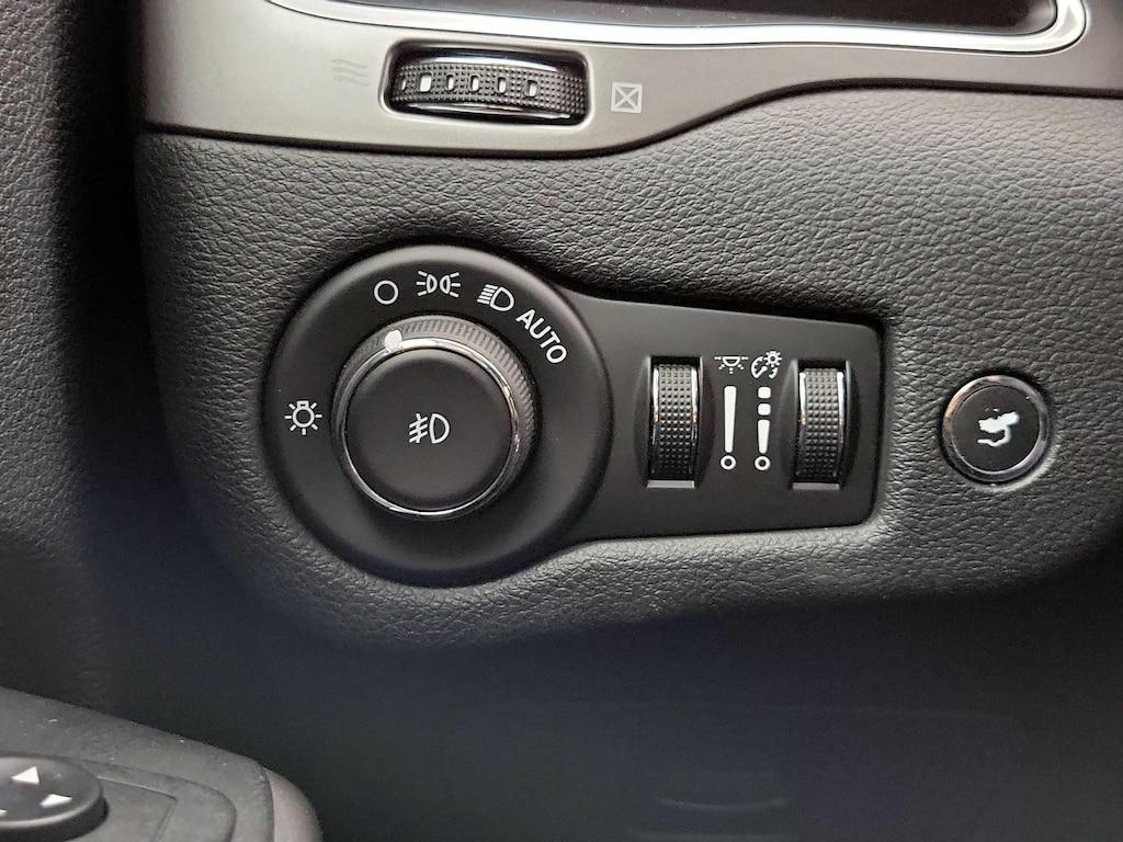 used 2019 Jeep Cherokee car, priced at $18,998