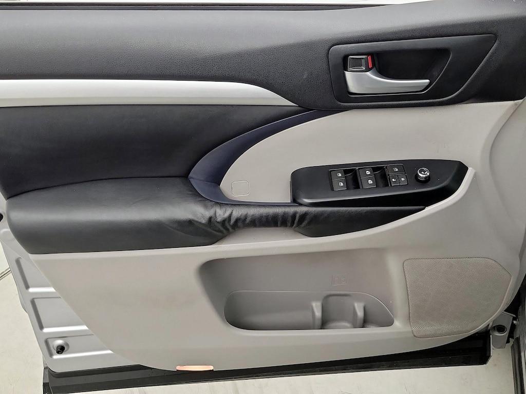 used 2015 Toyota Highlander car, priced at $21,998