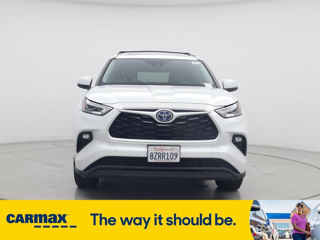 used 2022 Toyota Highlander Hybrid car, priced at $45,998