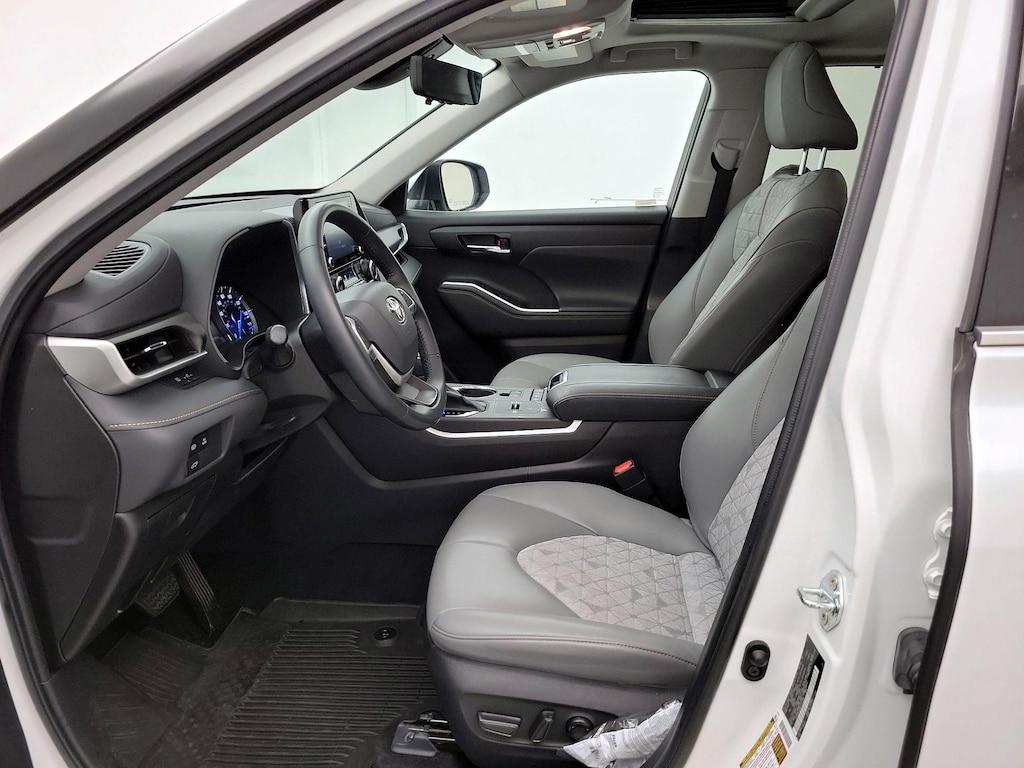 used 2022 Toyota Highlander Hybrid car, priced at $45,998