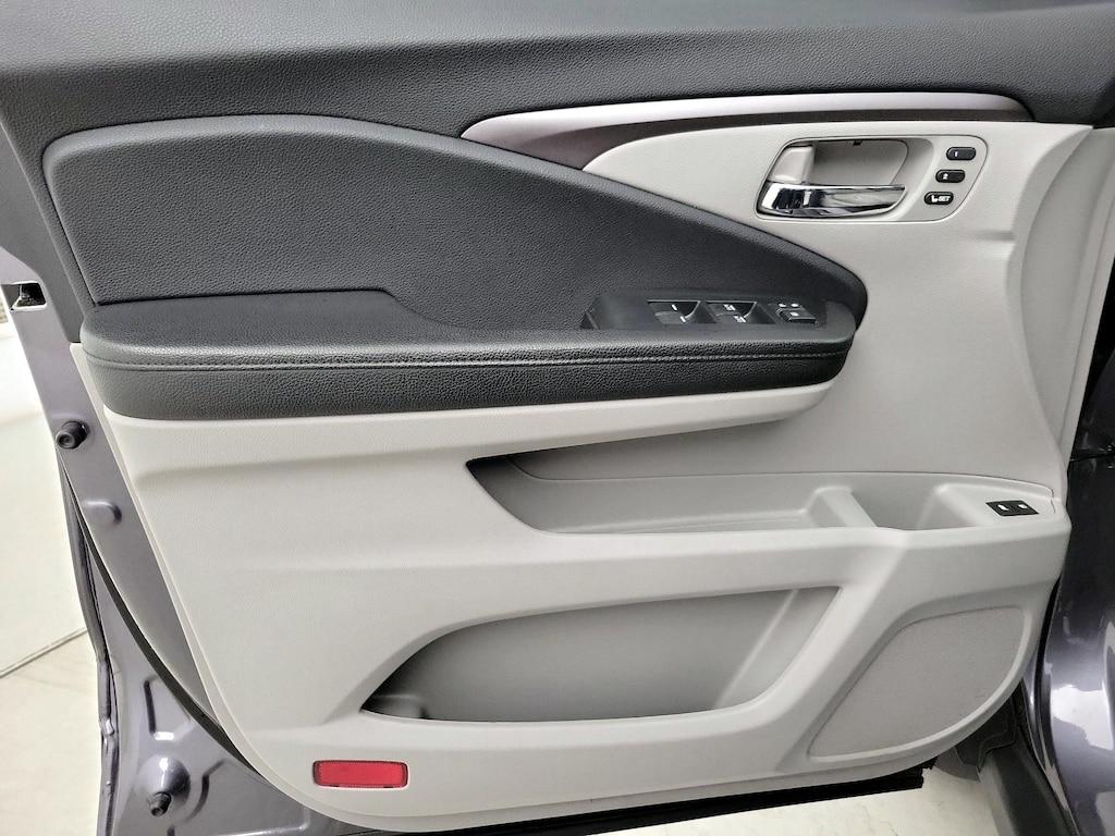 used 2022 Honda Pilot car, priced at $31,998