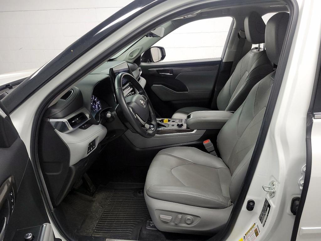 used 2022 Toyota Highlander car, priced at $42,998