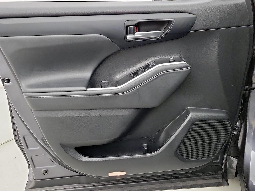 used 2021 Toyota Highlander car, priced at $31,998