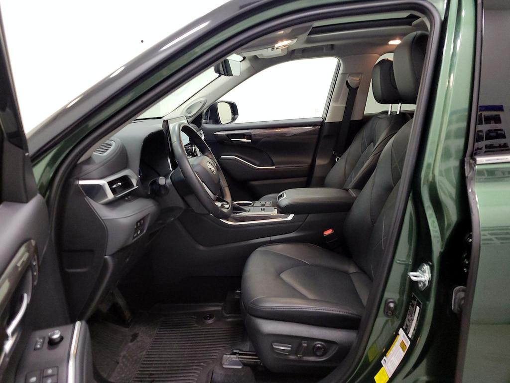 used 2023 Toyota Highlander car, priced at $48,998