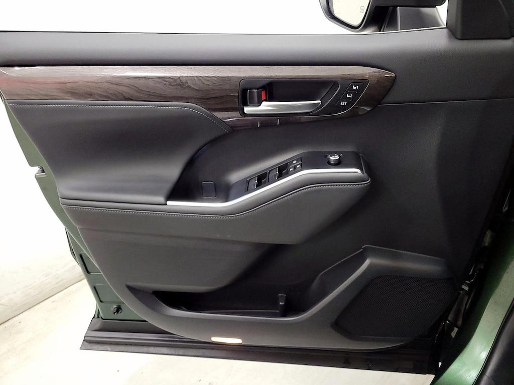 used 2023 Toyota Highlander car, priced at $48,998