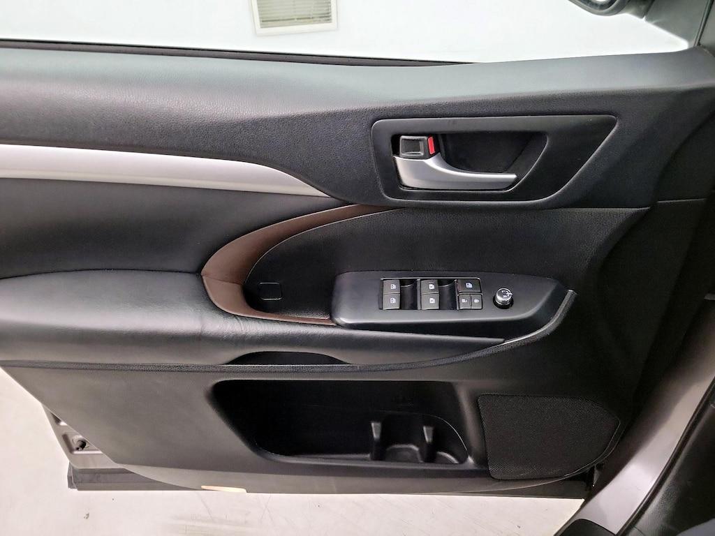 used 2019 Toyota Highlander car, priced at $29,998