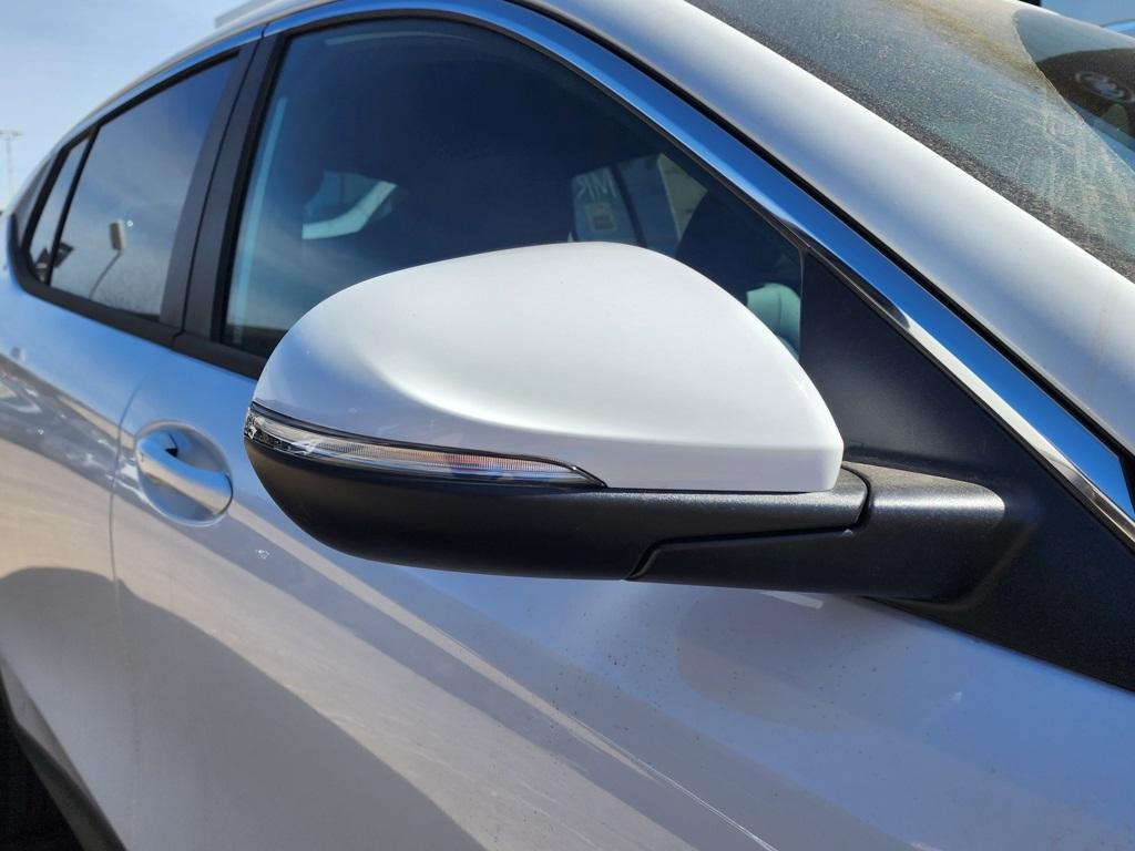 new 2025 Buick Envista car, priced at $25,290