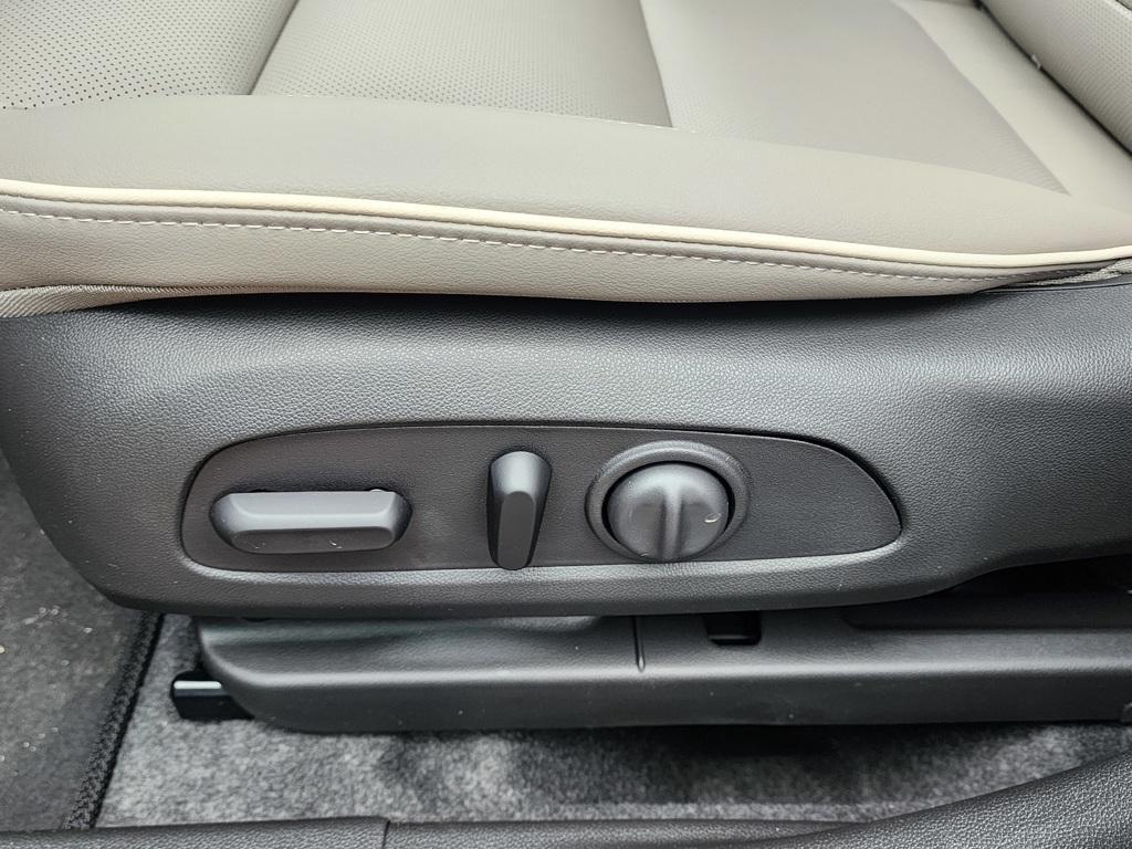 new 2025 Buick Envista car, priced at $30,185