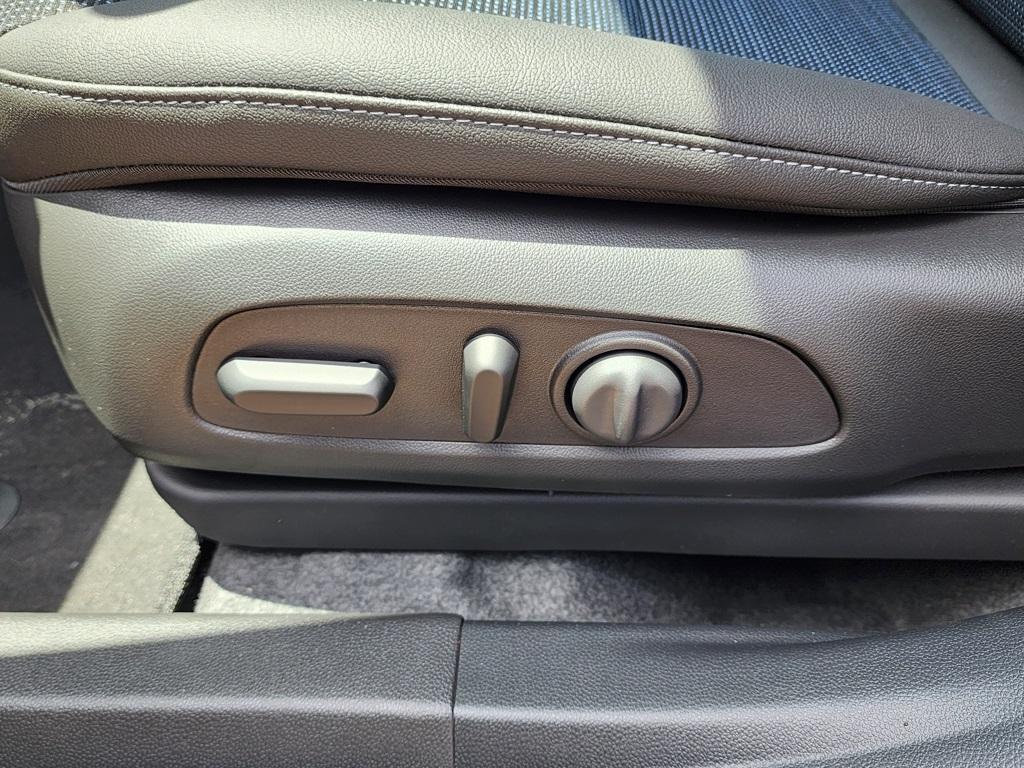 new 2025 Buick Envista car, priced at $25,185