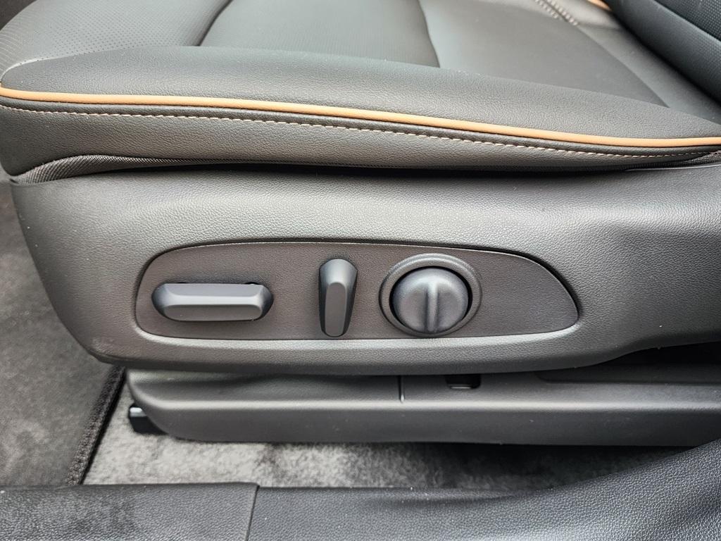 new 2025 Buick Envista car, priced at $29,285