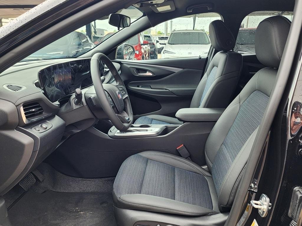 new 2025 Buick Envista car, priced at $25,185