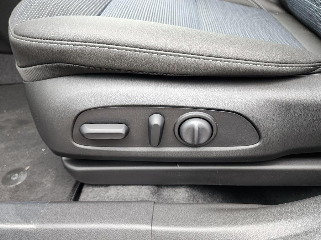 new 2025 Buick Envista car, priced at $25,785