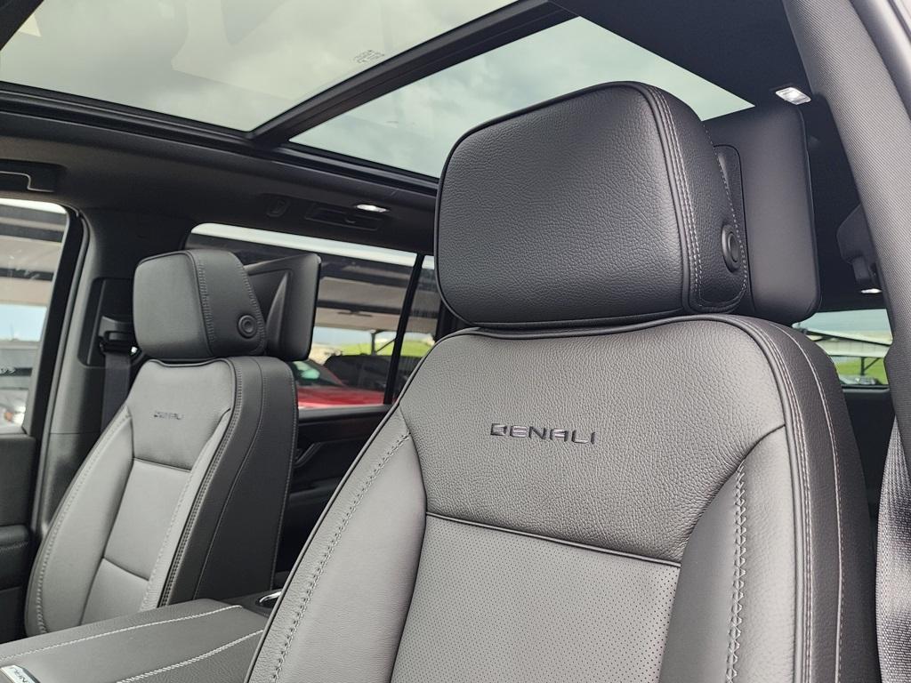 new 2025 GMC Yukon XL car, priced at $93,175