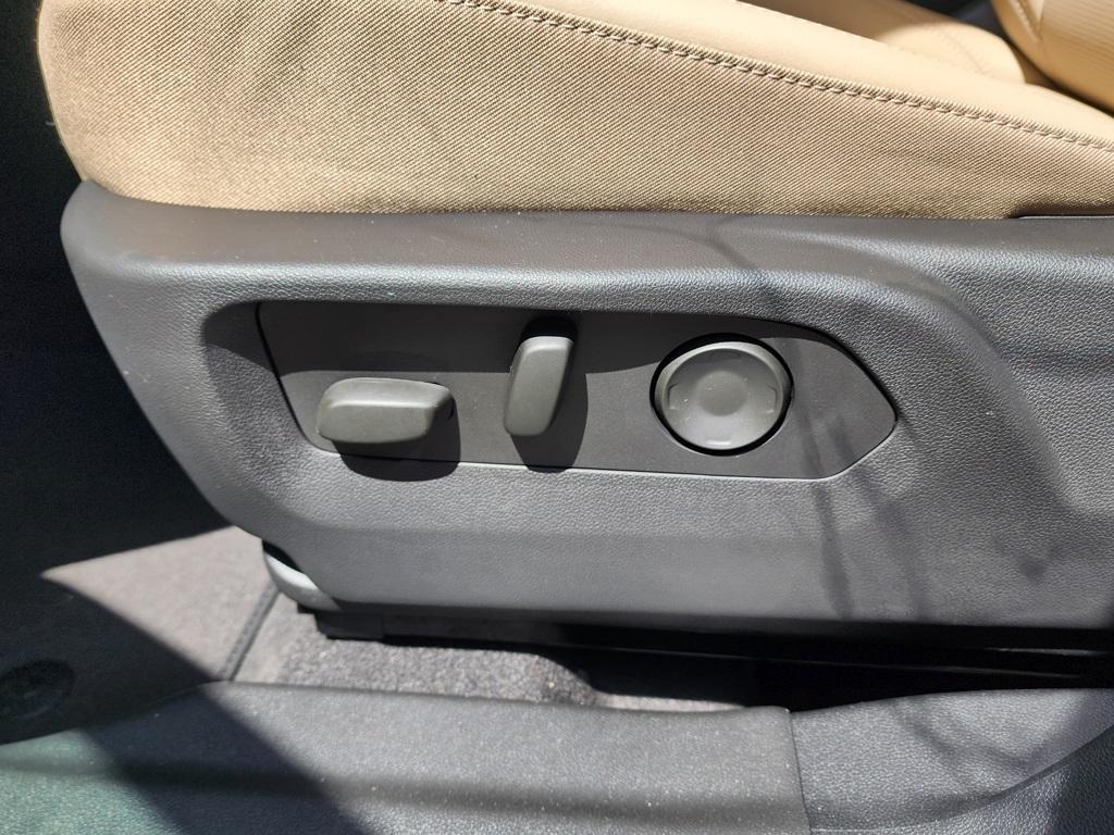 new 2025 Buick Envision car, priced at $39,455
