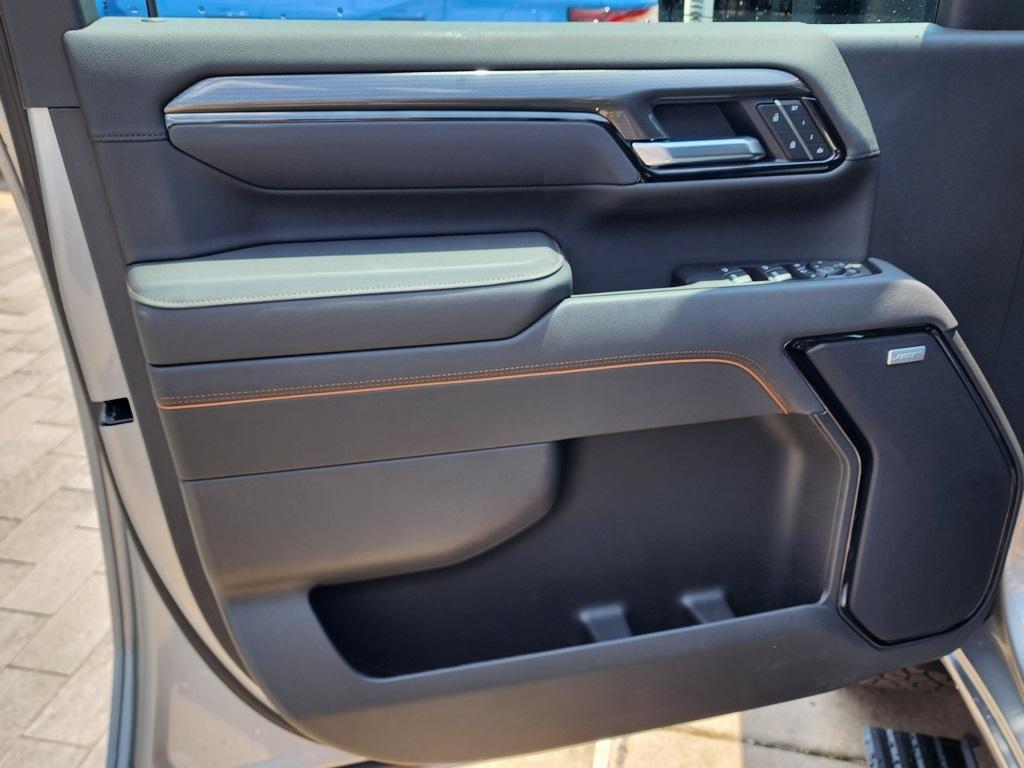 new 2025 GMC Sierra 2500 car, priced at $73,825