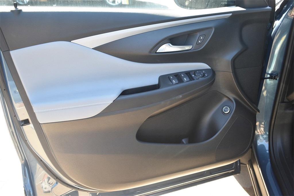 new 2025 Buick Envista car, priced at $26,175