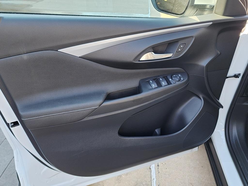 new 2025 Buick Envista car, priced at $23,190