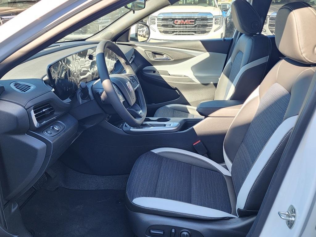 new 2025 Buick Envista car, priced at $25,585