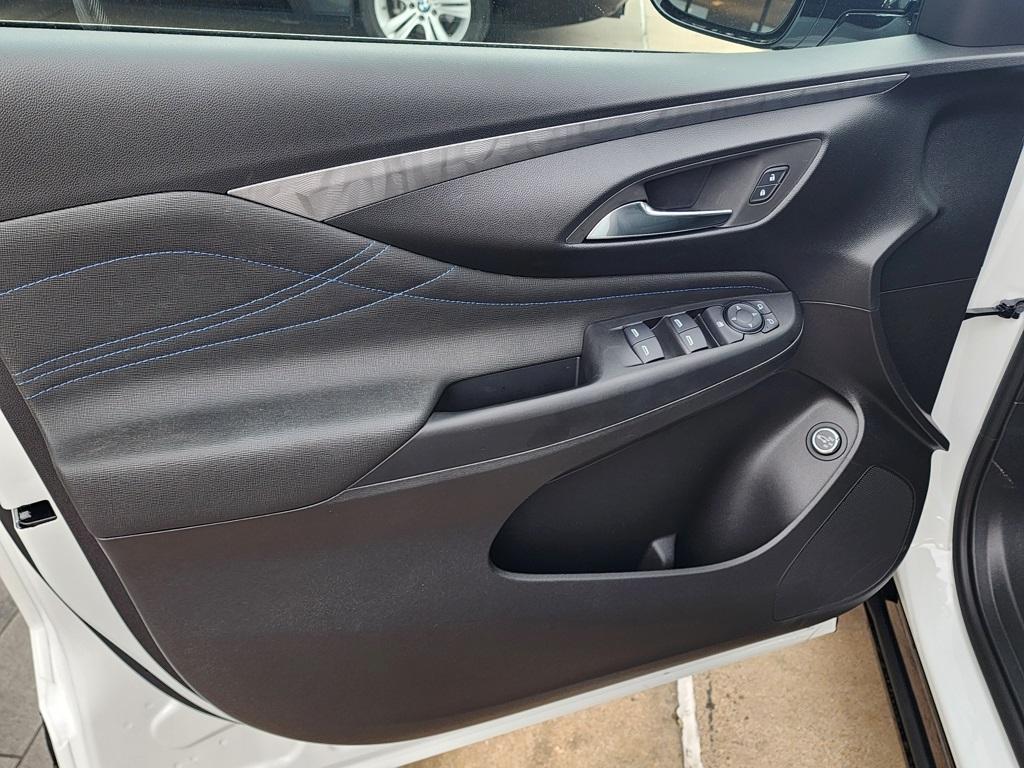 new 2025 Buick Envista car, priced at $29,270