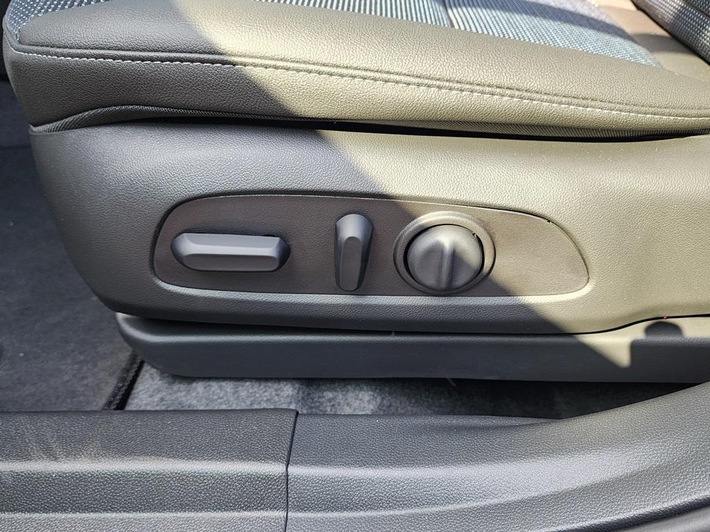 new 2025 Buick Envista car, priced at $23,185