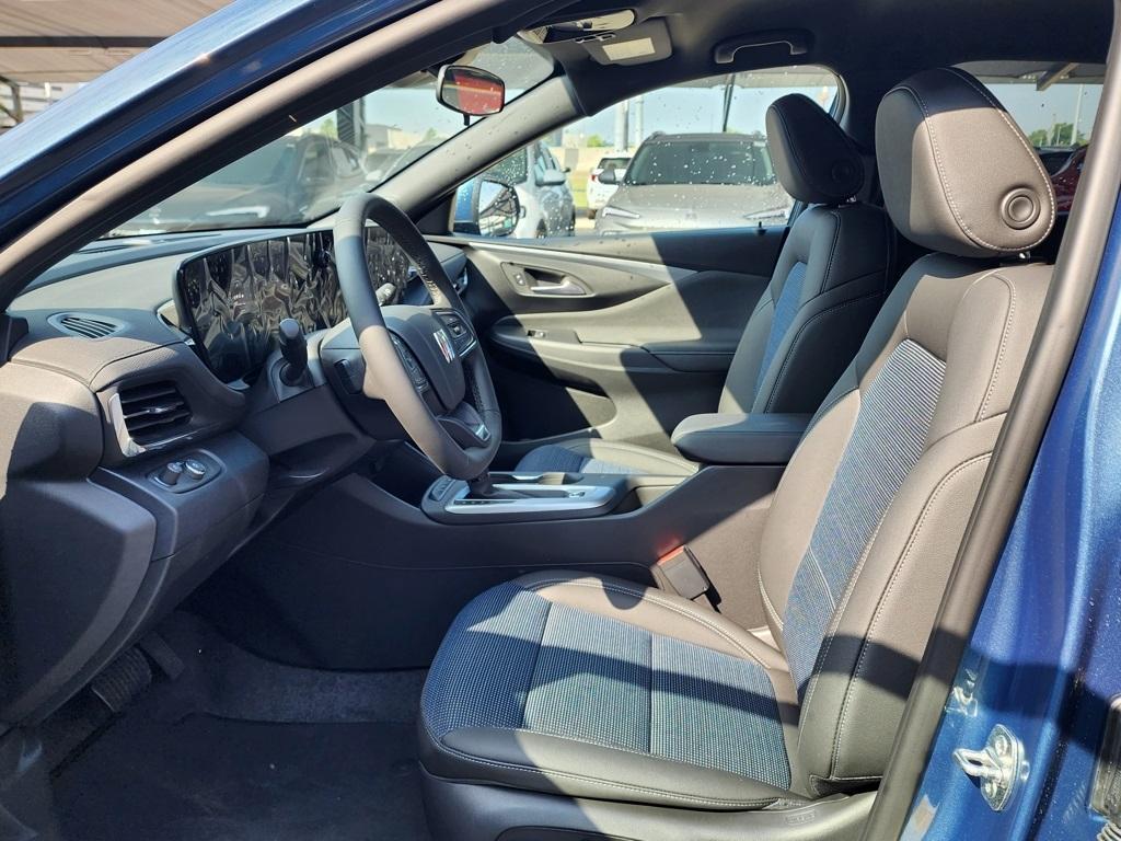 new 2025 Buick Envista car, priced at $23,185