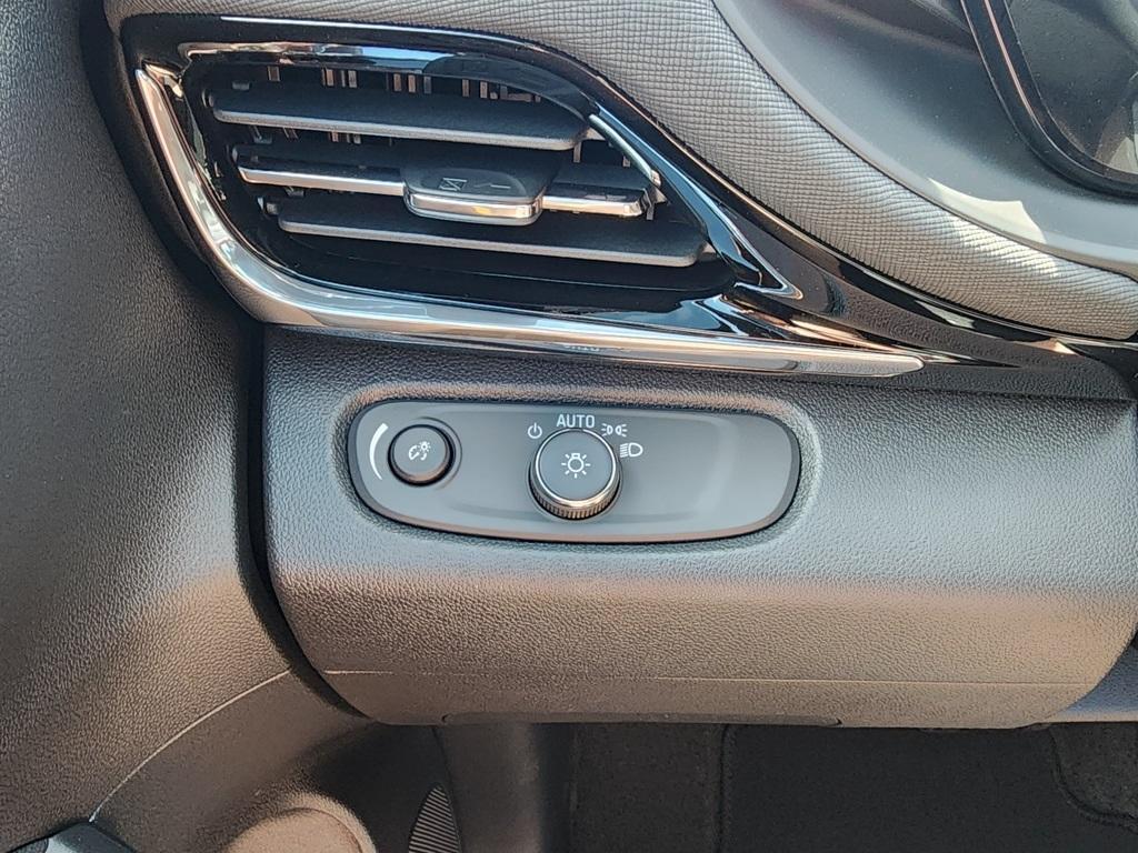 new 2025 Buick Envista car, priced at $28,265