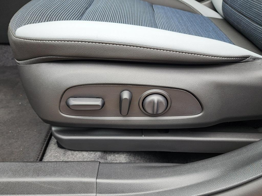 new 2025 Buick Envista car, priced at $25,185