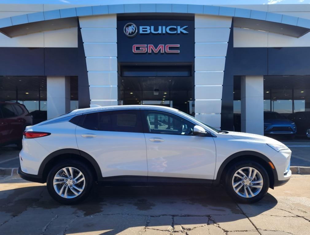 new 2025 Buick Envista car, priced at $25,385