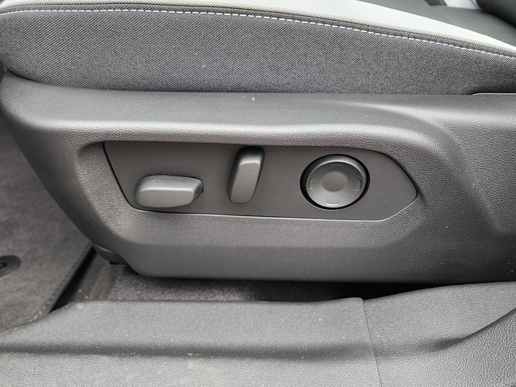 new 2025 Buick Envision car, priced at $42,035