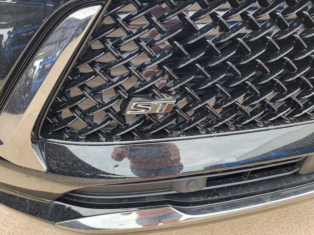 new 2025 Buick Envision car, priced at $42,035