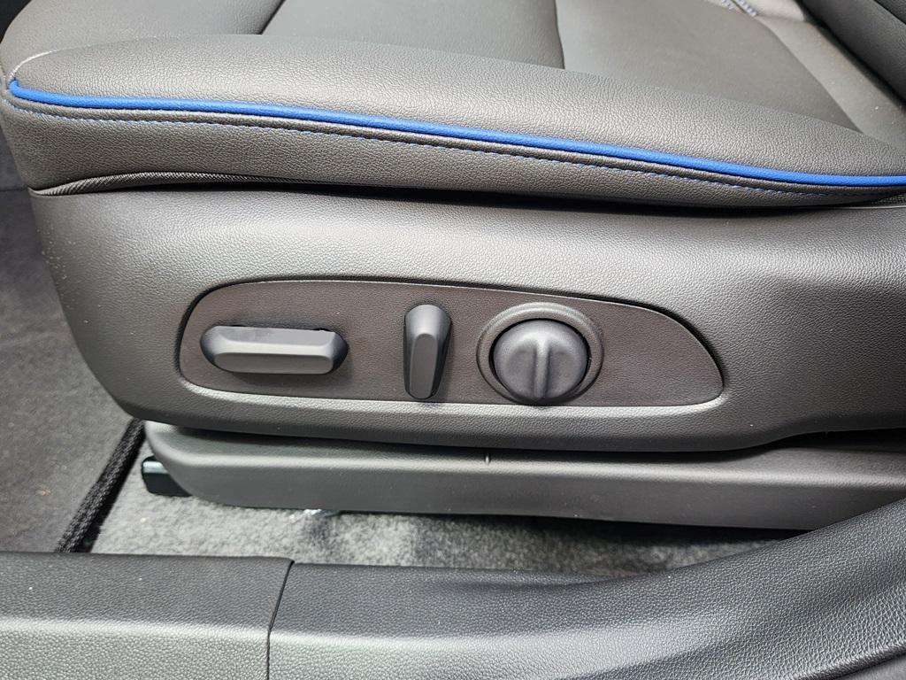 new 2025 Buick Envista car, priced at $28,265