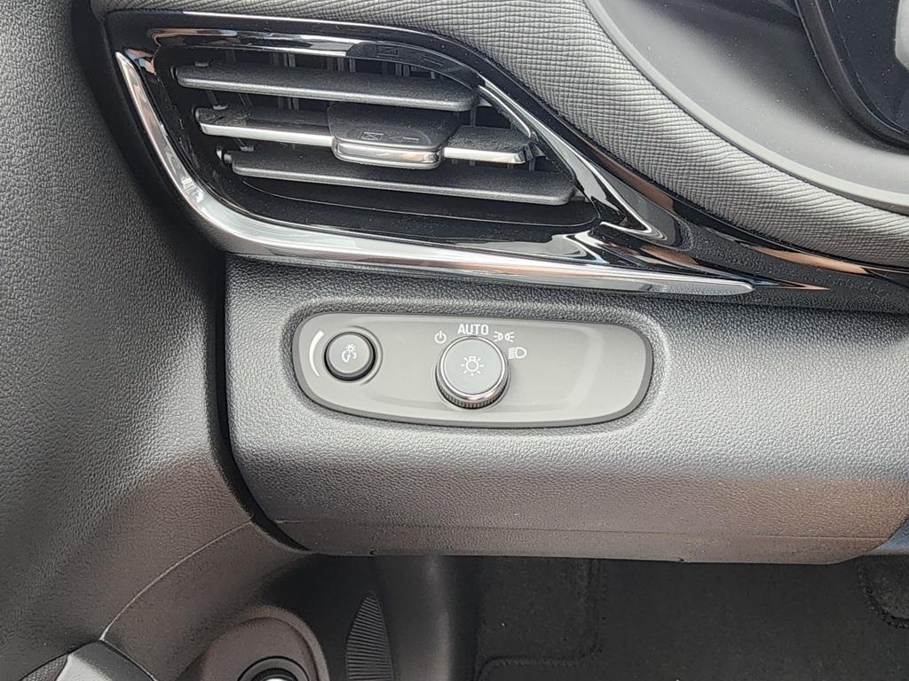 new 2025 Buick Envista car, priced at $28,265