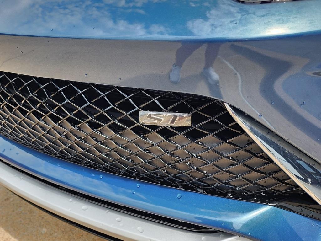 new 2025 Buick Envista car, priced at $28,265