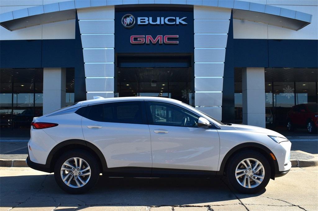 new 2025 Buick Envista car, priced at $24,590