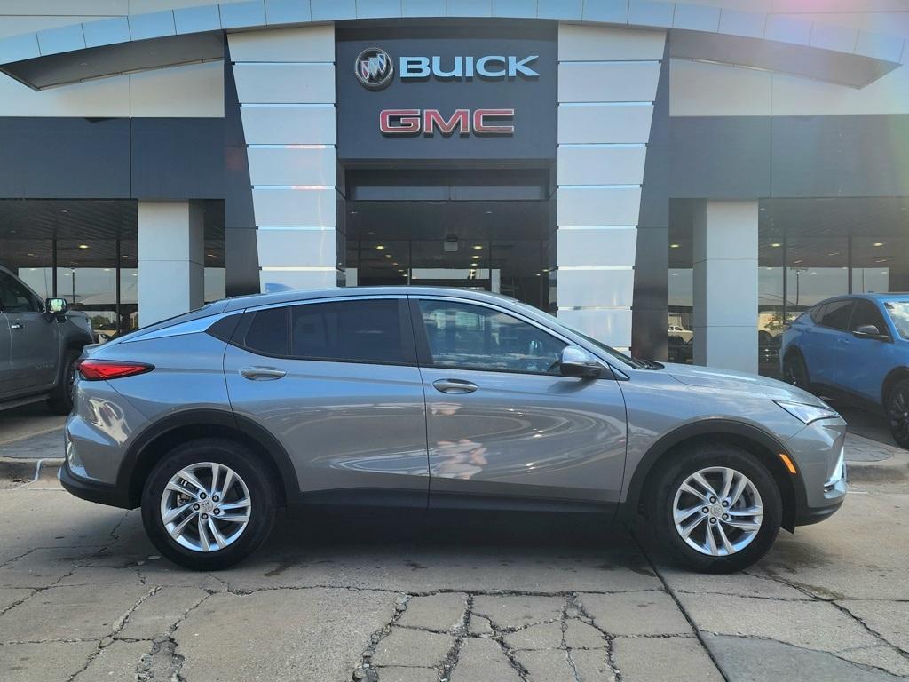 new 2025 Buick Envista car, priced at $23,185