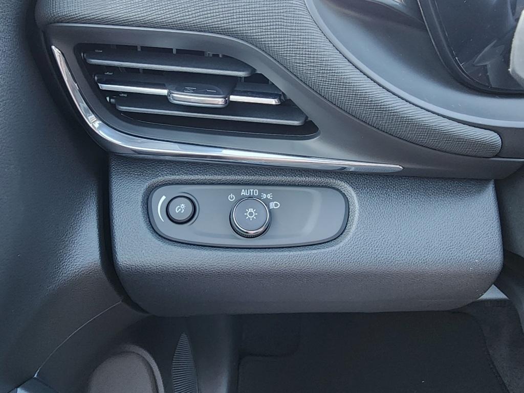 new 2025 Buick Envista car, priced at $23,185
