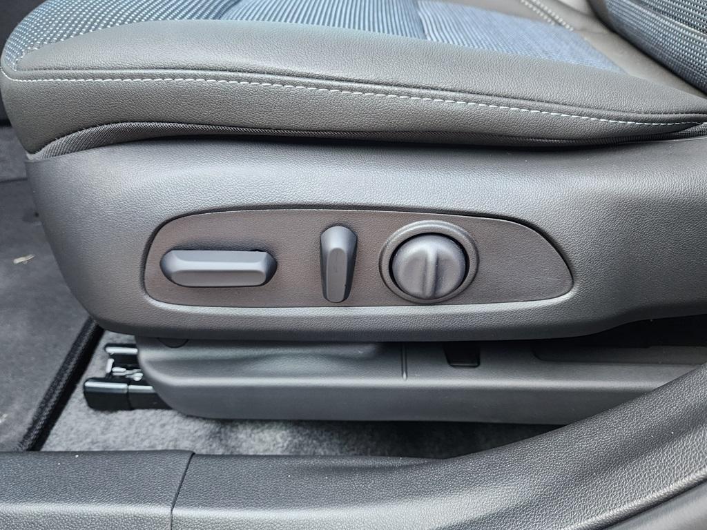 new 2025 Buick Envista car, priced at $23,185