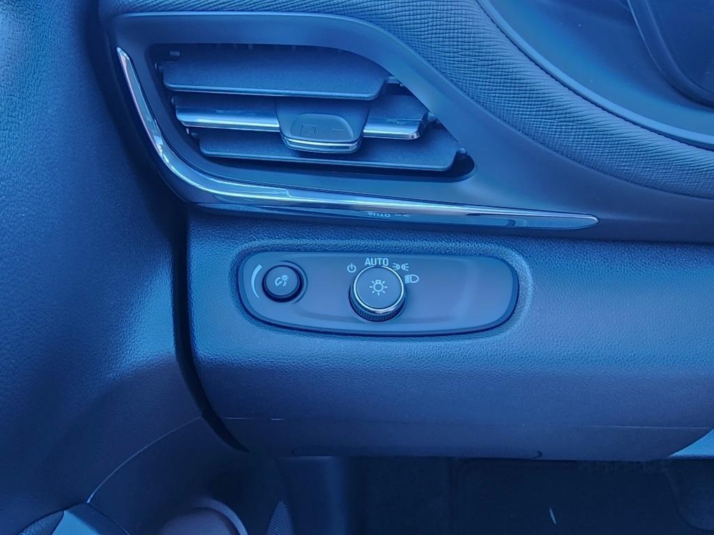 new 2025 Buick Envista car, priced at $23,890