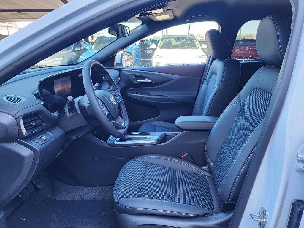 new 2025 Buick Envista car, priced at $23,890