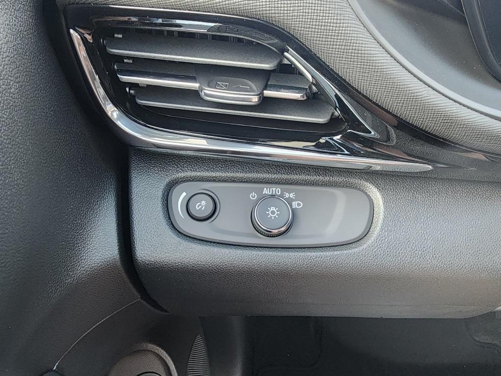 new 2025 Buick Envista car, priced at $28,770