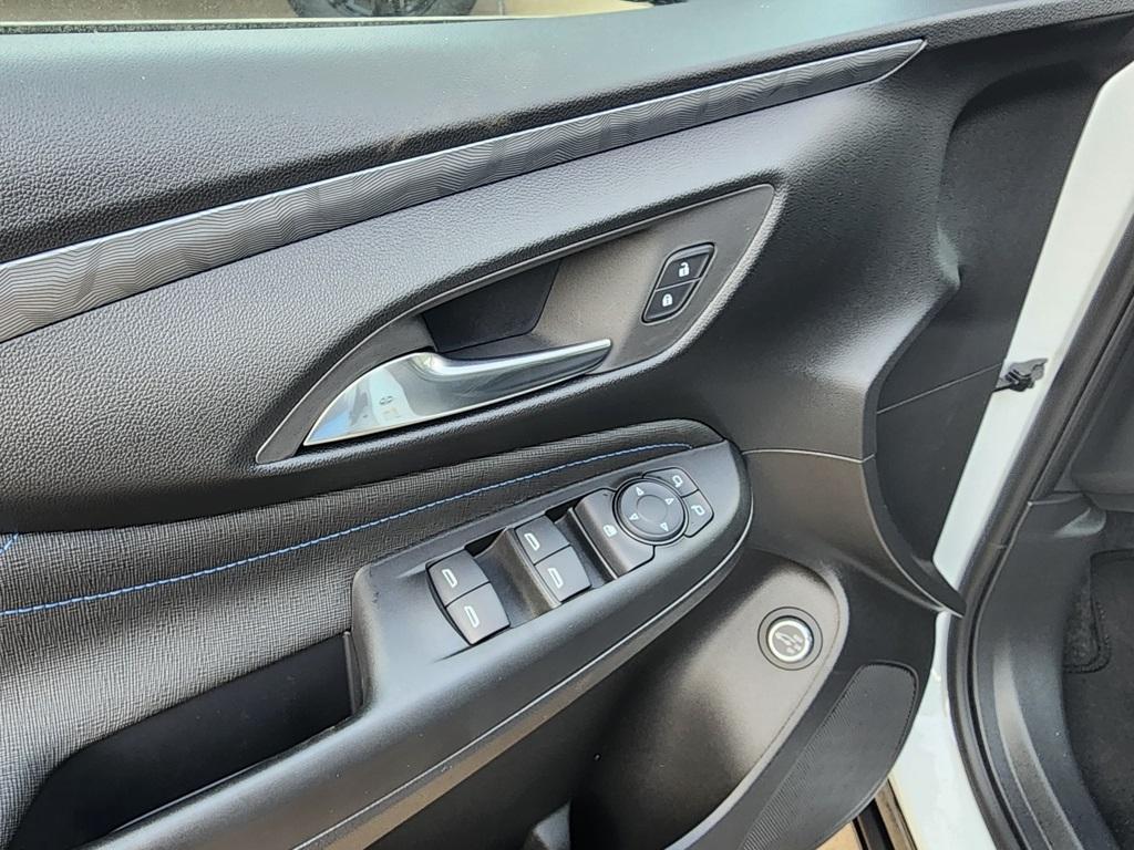 new 2025 Buick Envista car, priced at $28,770