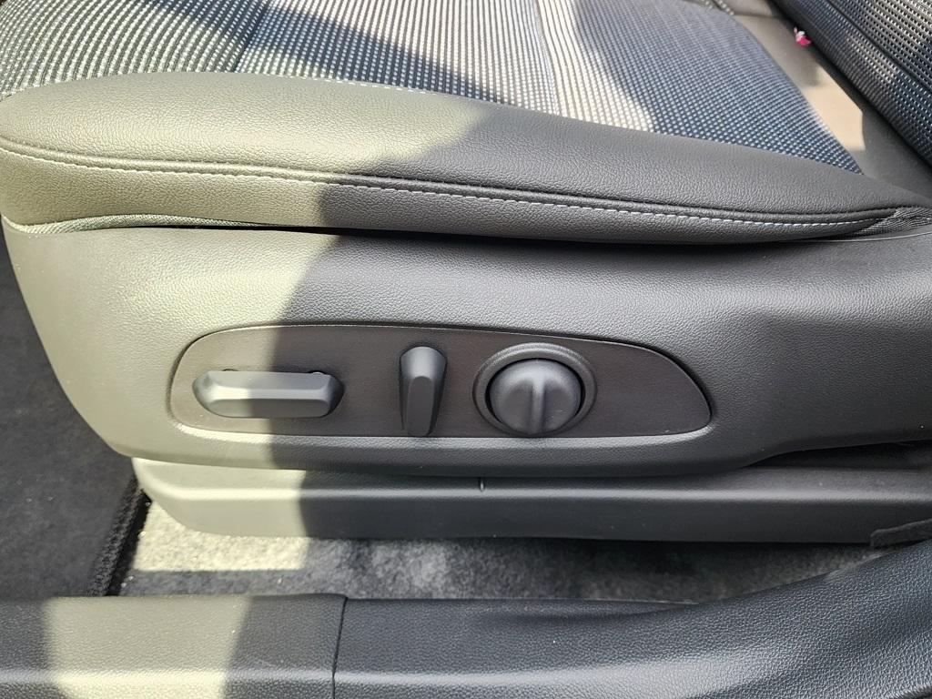 new 2025 Buick Envista car, priced at $25,185