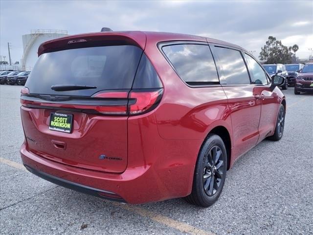 new 2024 Chrysler Pacifica Hybrid car, priced at $46,398