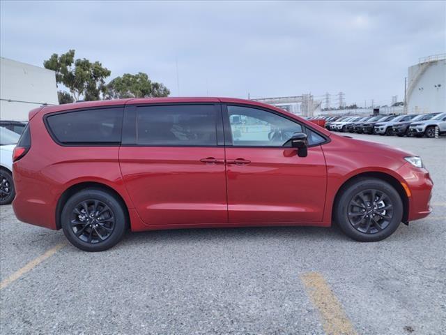 new 2024 Chrysler Pacifica Hybrid car, priced at $46,398