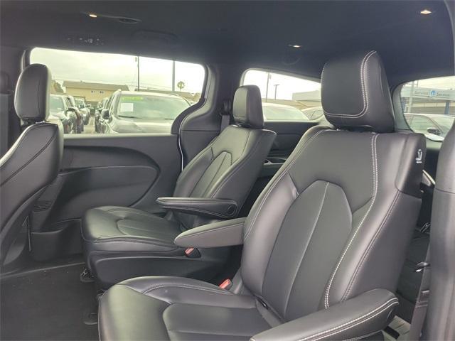 new 2023 Chrysler Pacifica Hybrid car, priced at $47,335