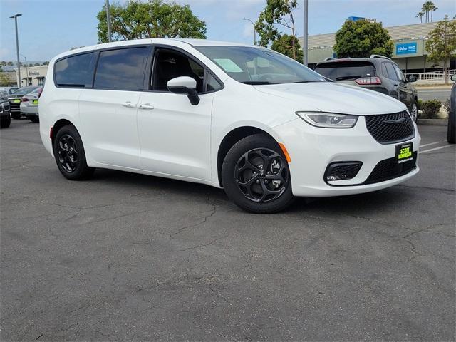 new 2023 Chrysler Pacifica Hybrid car, priced at $47,335