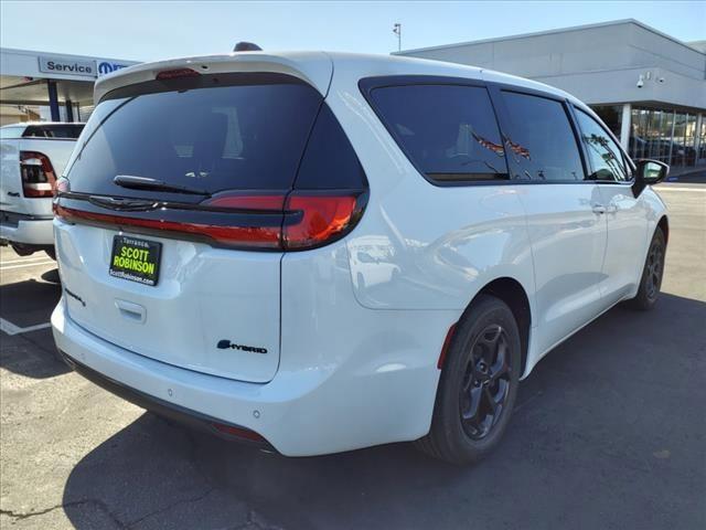 new 2023 Chrysler Pacifica Hybrid car, priced at $47,335