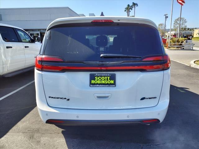 new 2023 Chrysler Pacifica Hybrid car, priced at $47,335