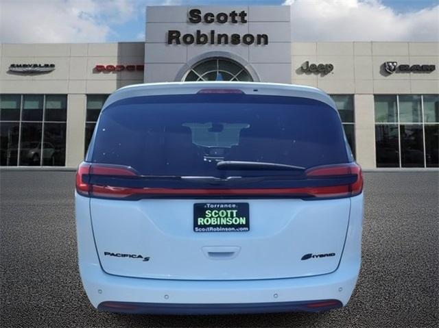 new 2023 Chrysler Pacifica Hybrid car, priced at $47,335